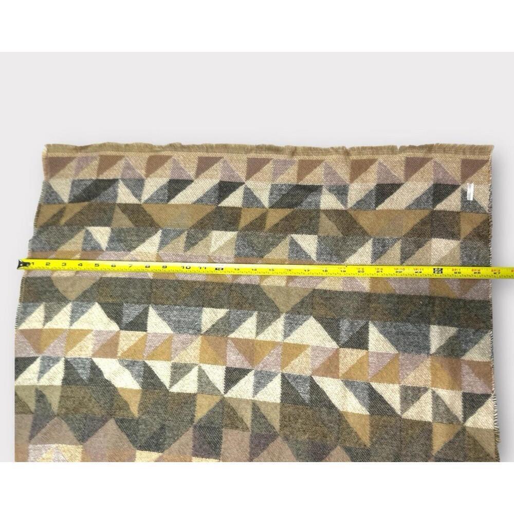 Unbranded Women’s Blanket Scarf Geometric Neutral Multicolor Slight Fringe 70" - Picture 8 of 10
